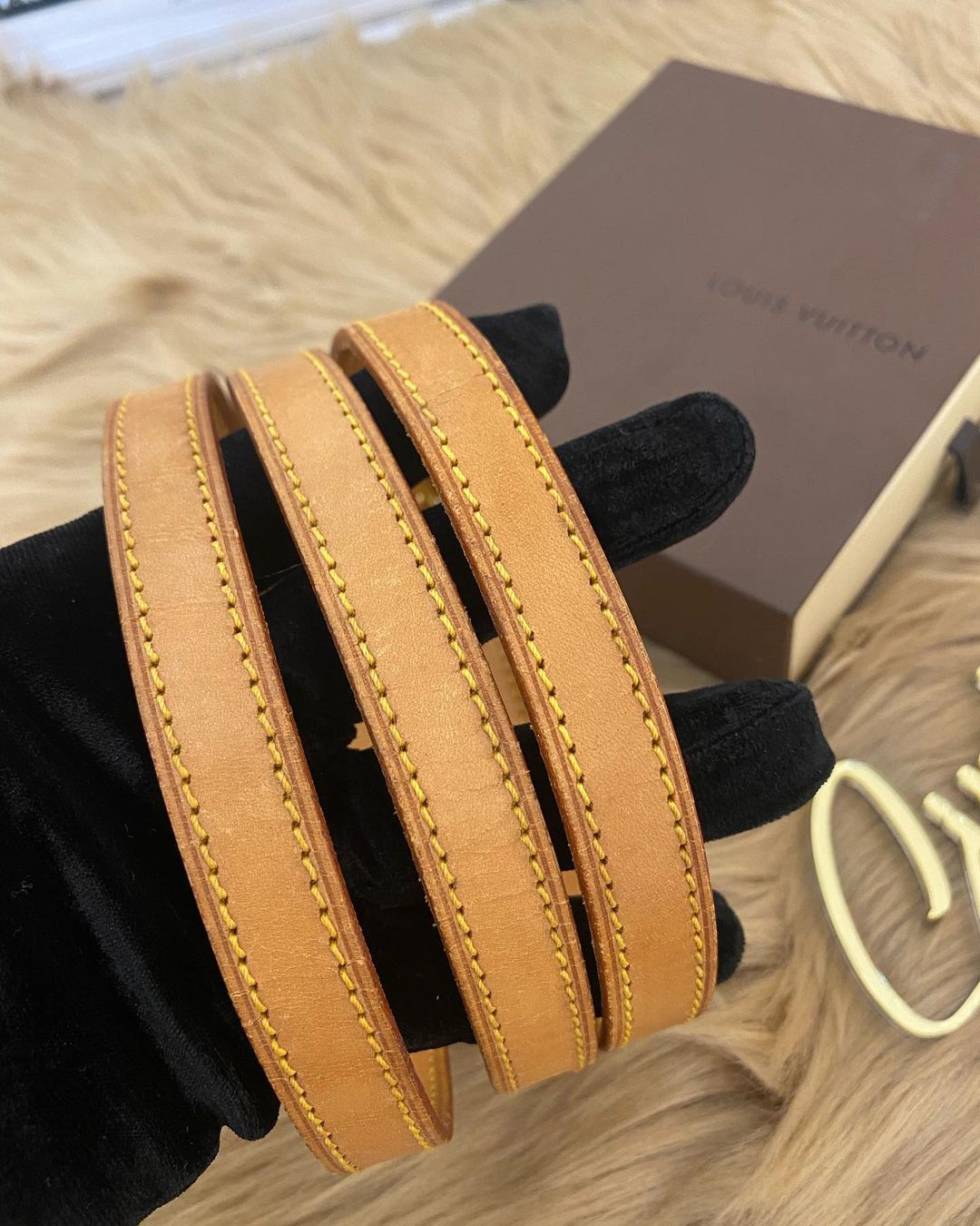 L V Strap