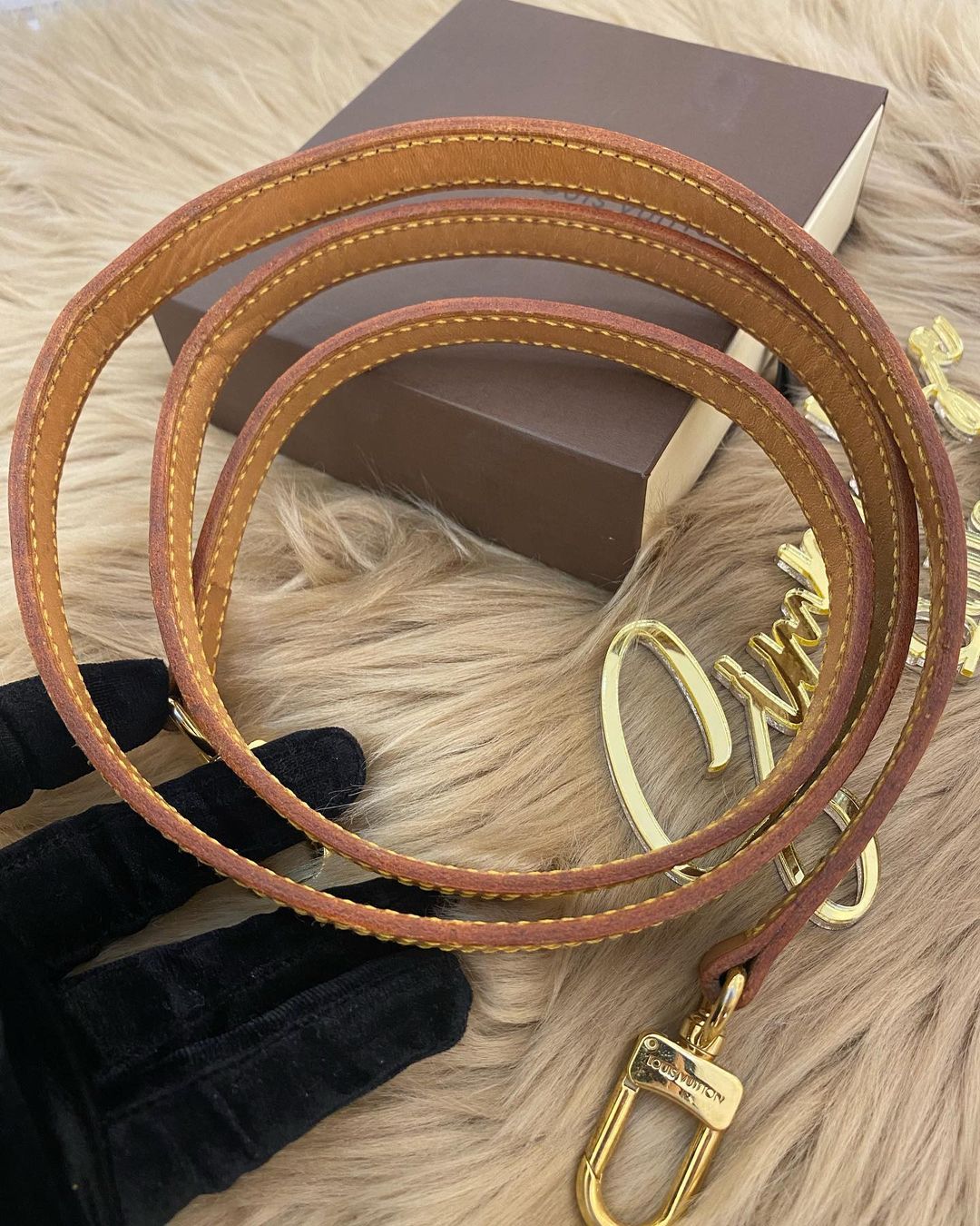 L V Strap