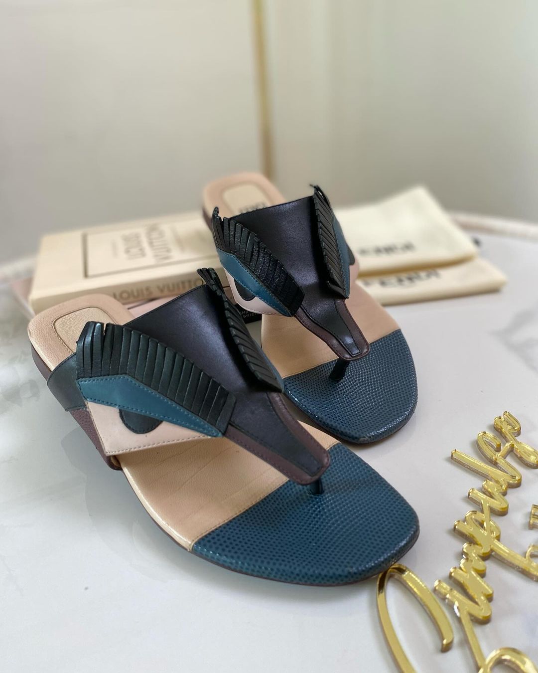 Féndî Monster Sandals