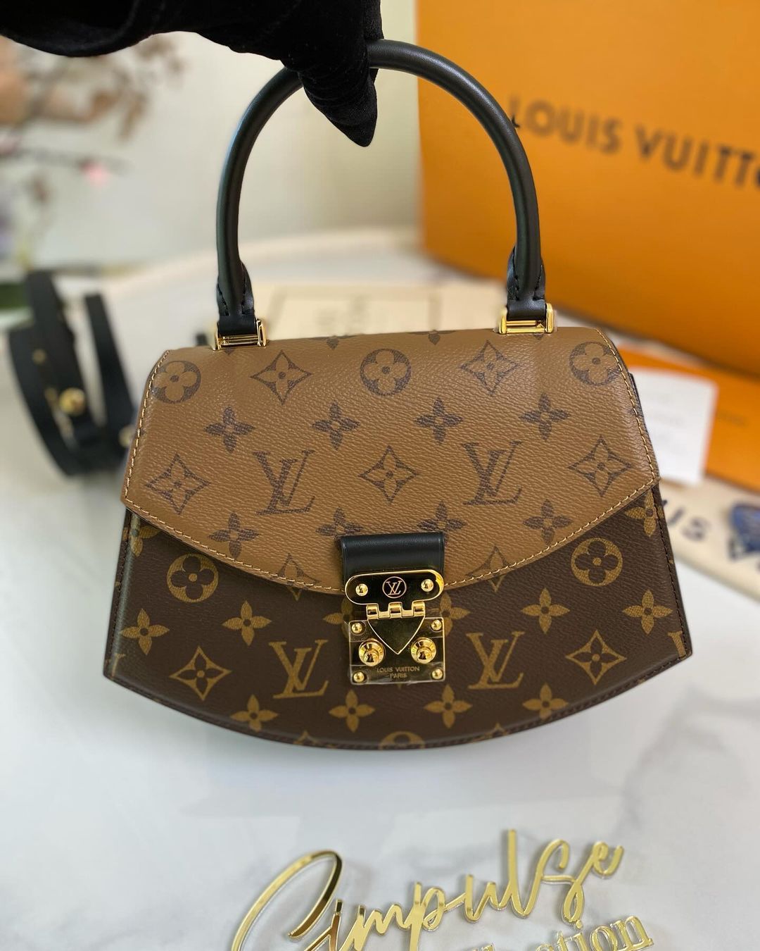 Louis Vuitton Mono Reverse Tilsitt