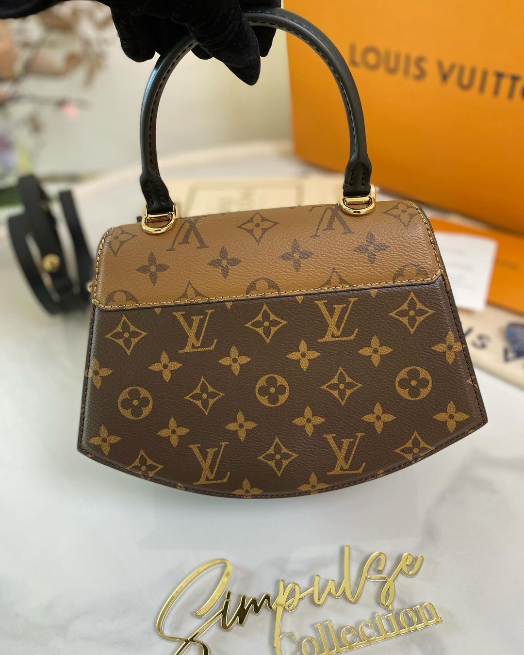 Louis Vuitton Mono Reverse Tilsitt