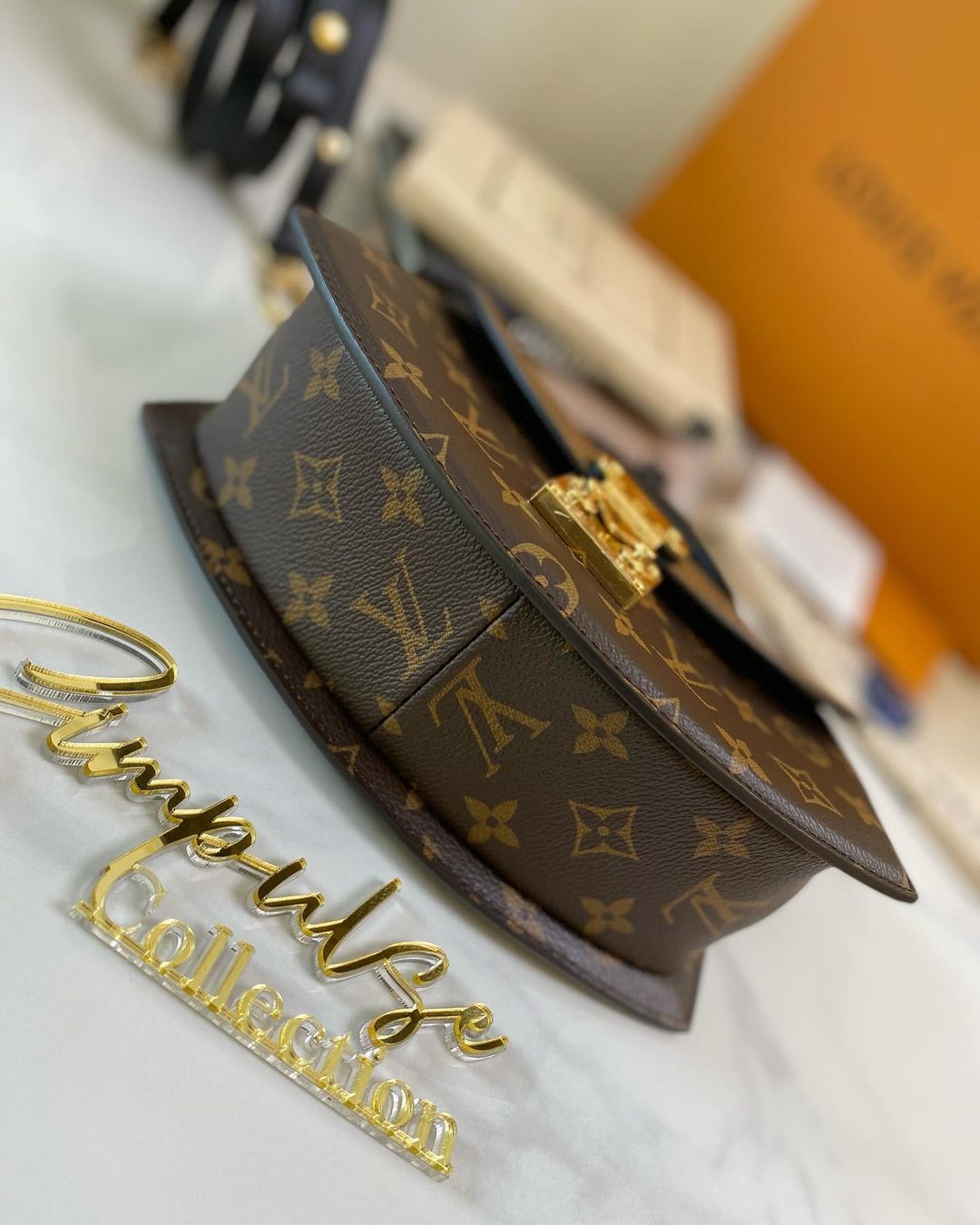 Louis Vuitton Mono Reverse Tilsitt