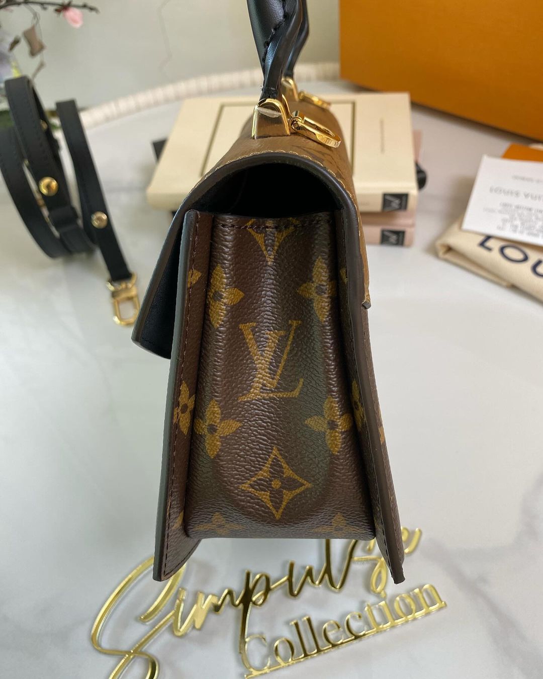 Louis Vuitton Mono Reverse Tilsitt
