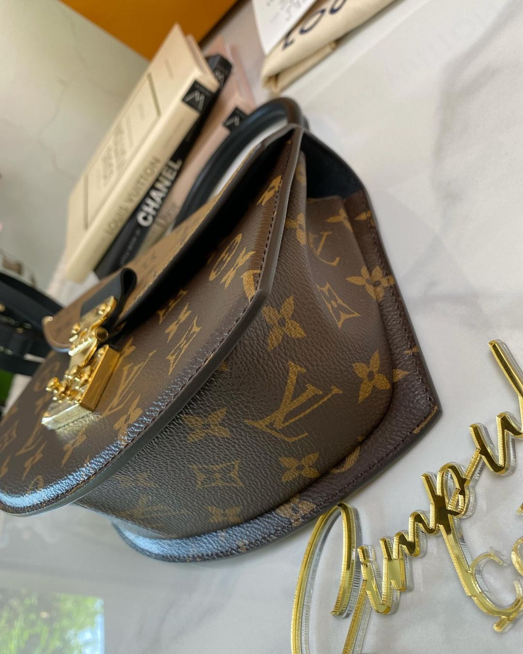 Louis Vuitton Mono Reverse Tilsitt