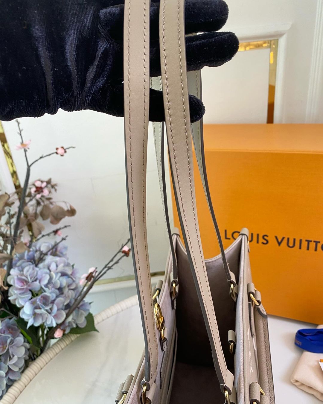 Louis Vuitton OTG Tourterelle Mono Empreinte Mm Size