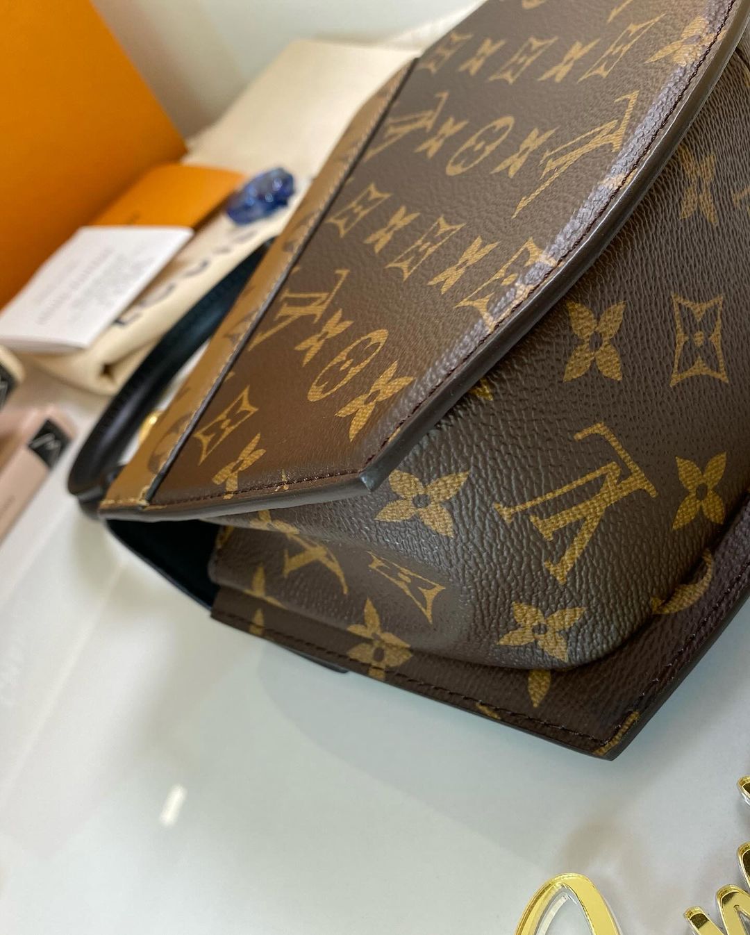 Louis Vuitton Mono Reverse Tilsitt