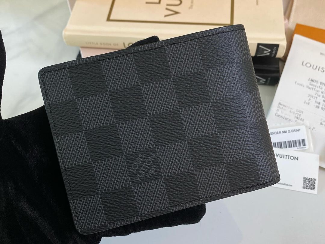L V Damier Graphite Men’s Wallet
