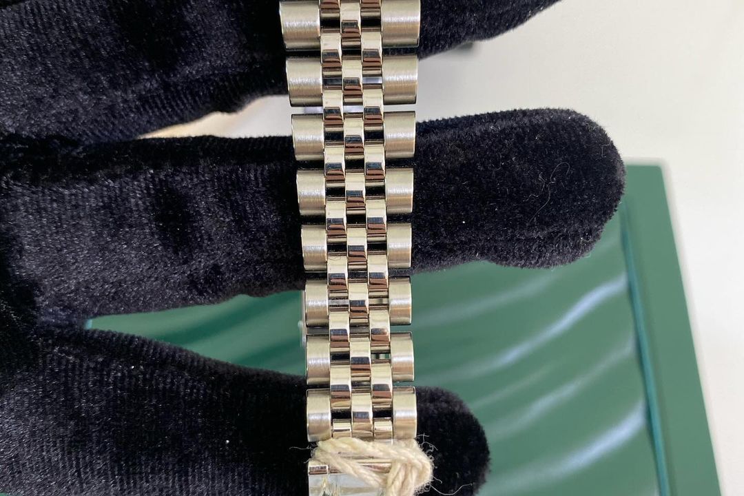 R Datejust 31mm Black Face w/ Diamond Dial
