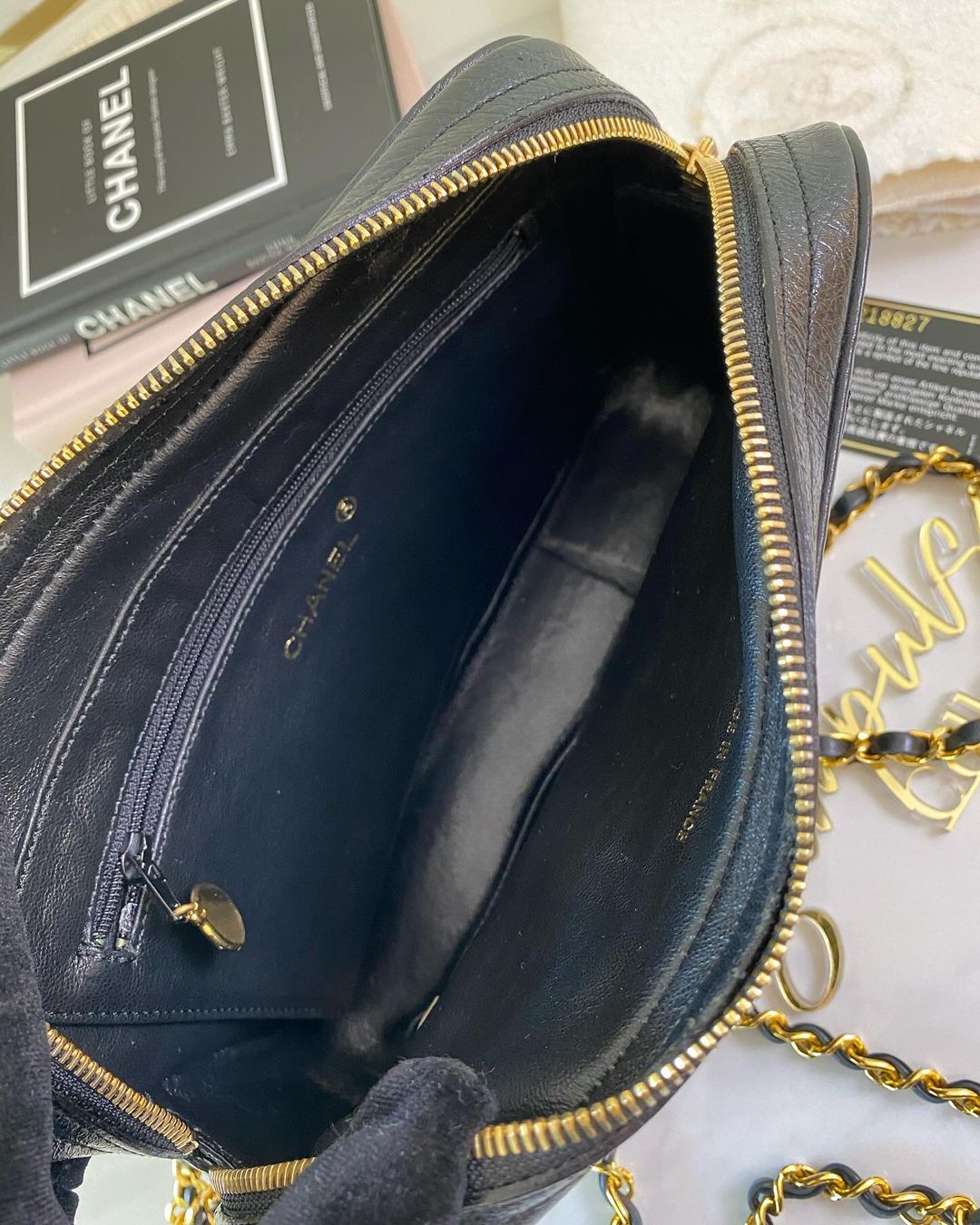 C Vintage Black Ostrich Leather Shoulder Bag