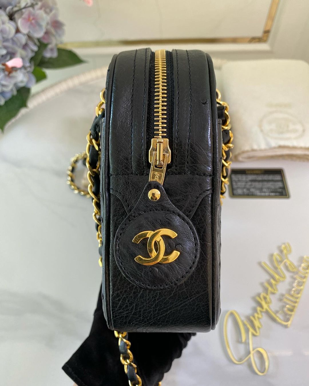 C Vintage Black Ostrich Leather Shoulder Bag