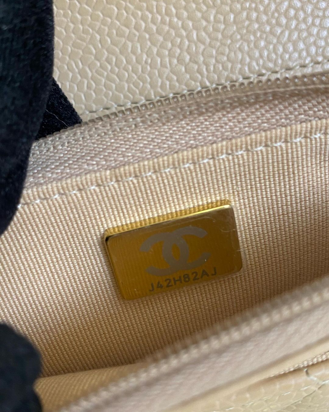 Classic WOC Caviar Beige GHW