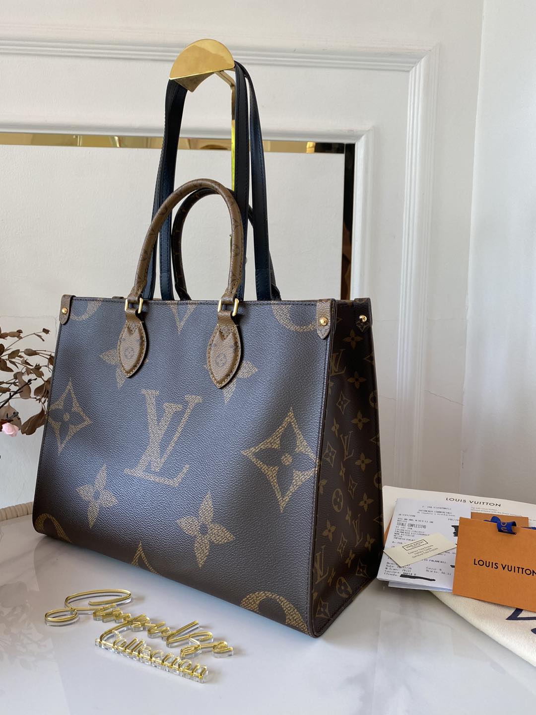L V OTG Reverse Monogram Mm Size