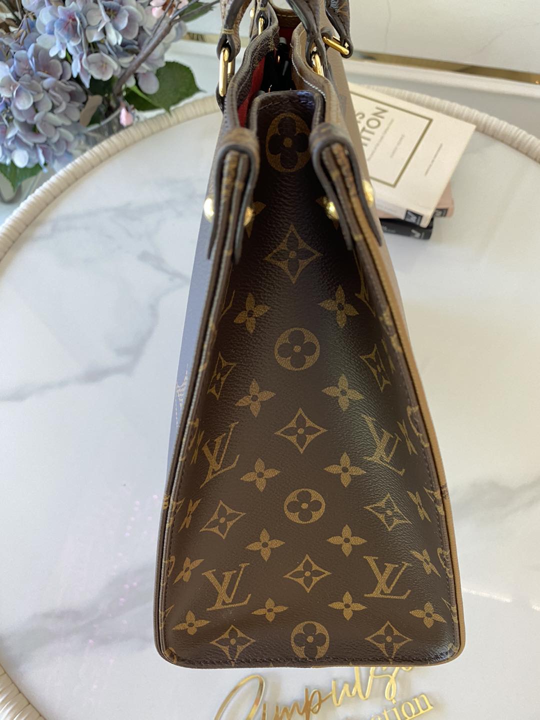 L V OTG Reverse Monogram Mm Size
