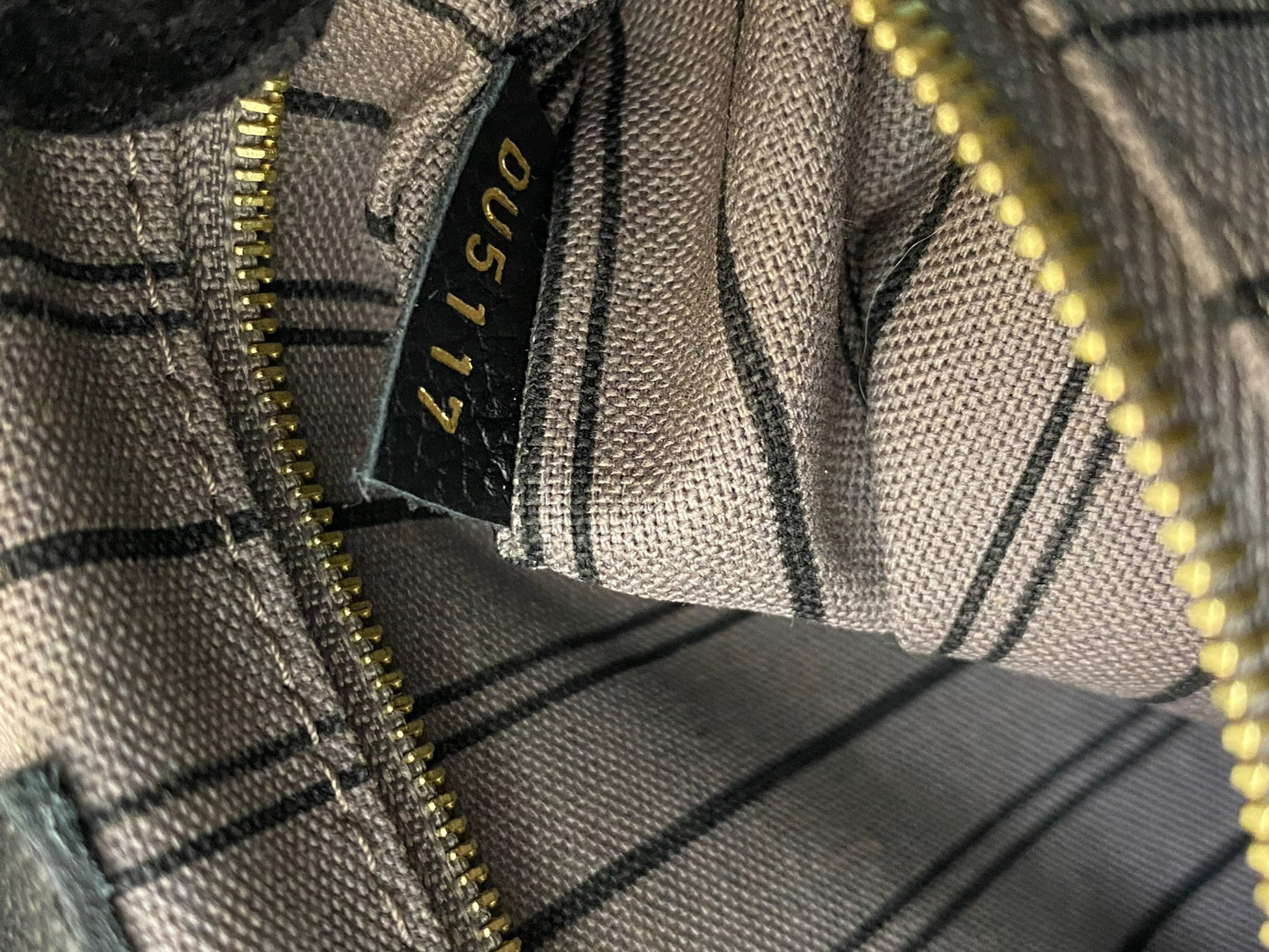 Louis Vuitton Bandouliere 25 Empreinte