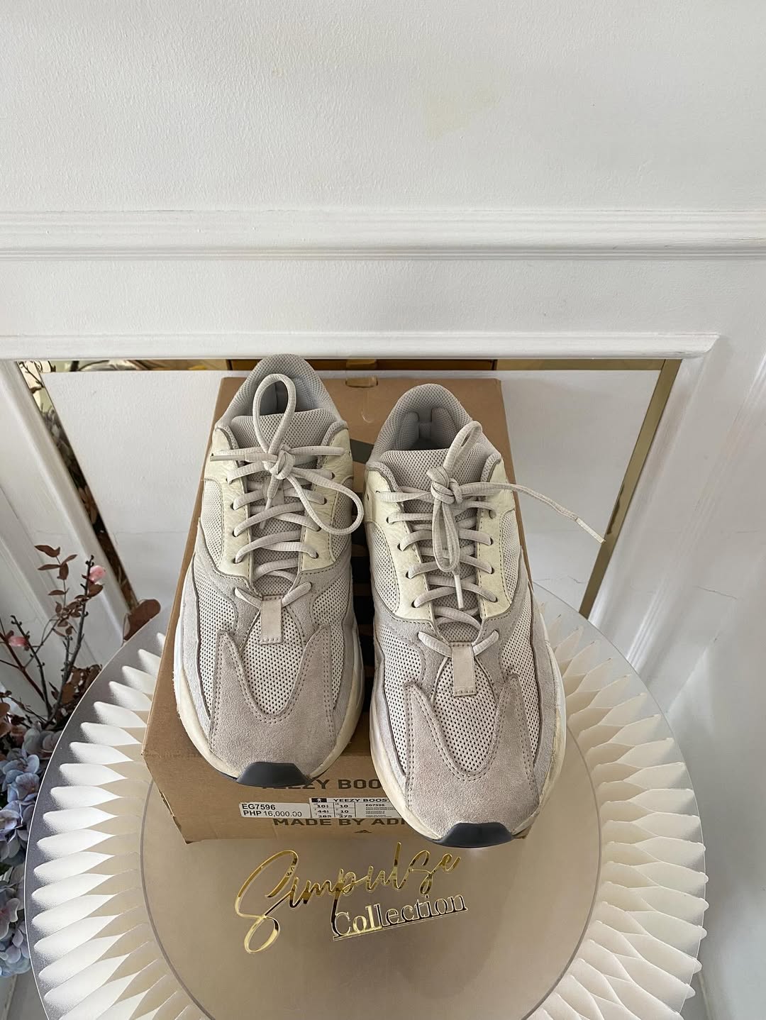 Adidas Yeezy Boost 700