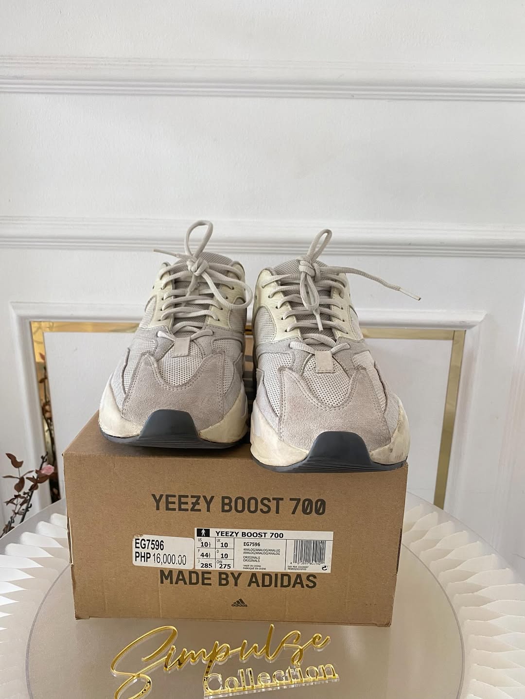 Adidas Yeezy Boost 700