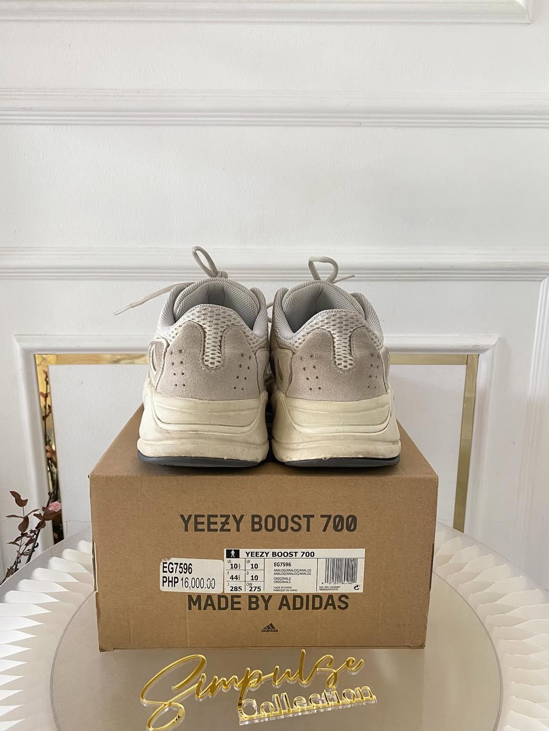 Adidas Yeezy Boost 700