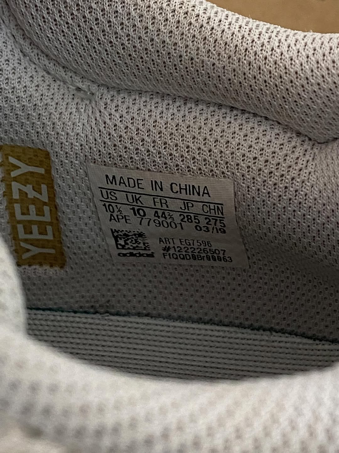 Adidas Yeezy Boost 700