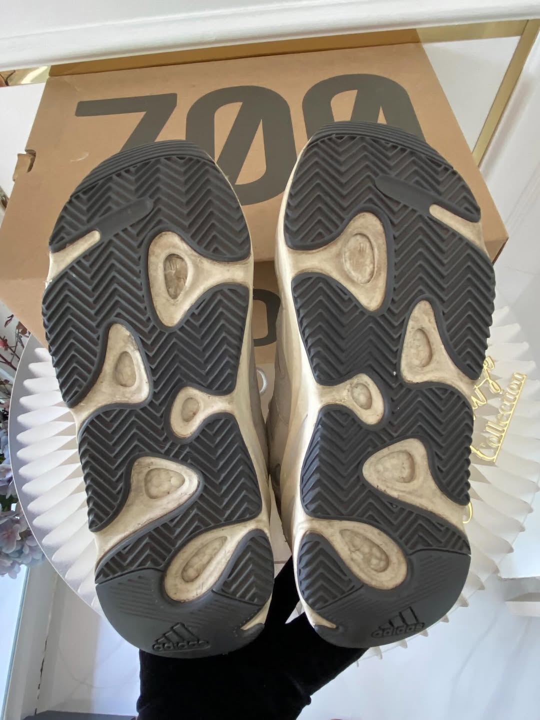 Adidas Yeezy Boost 700
