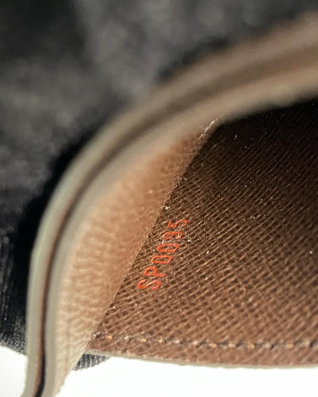 L V Damier Ebene Cardholder