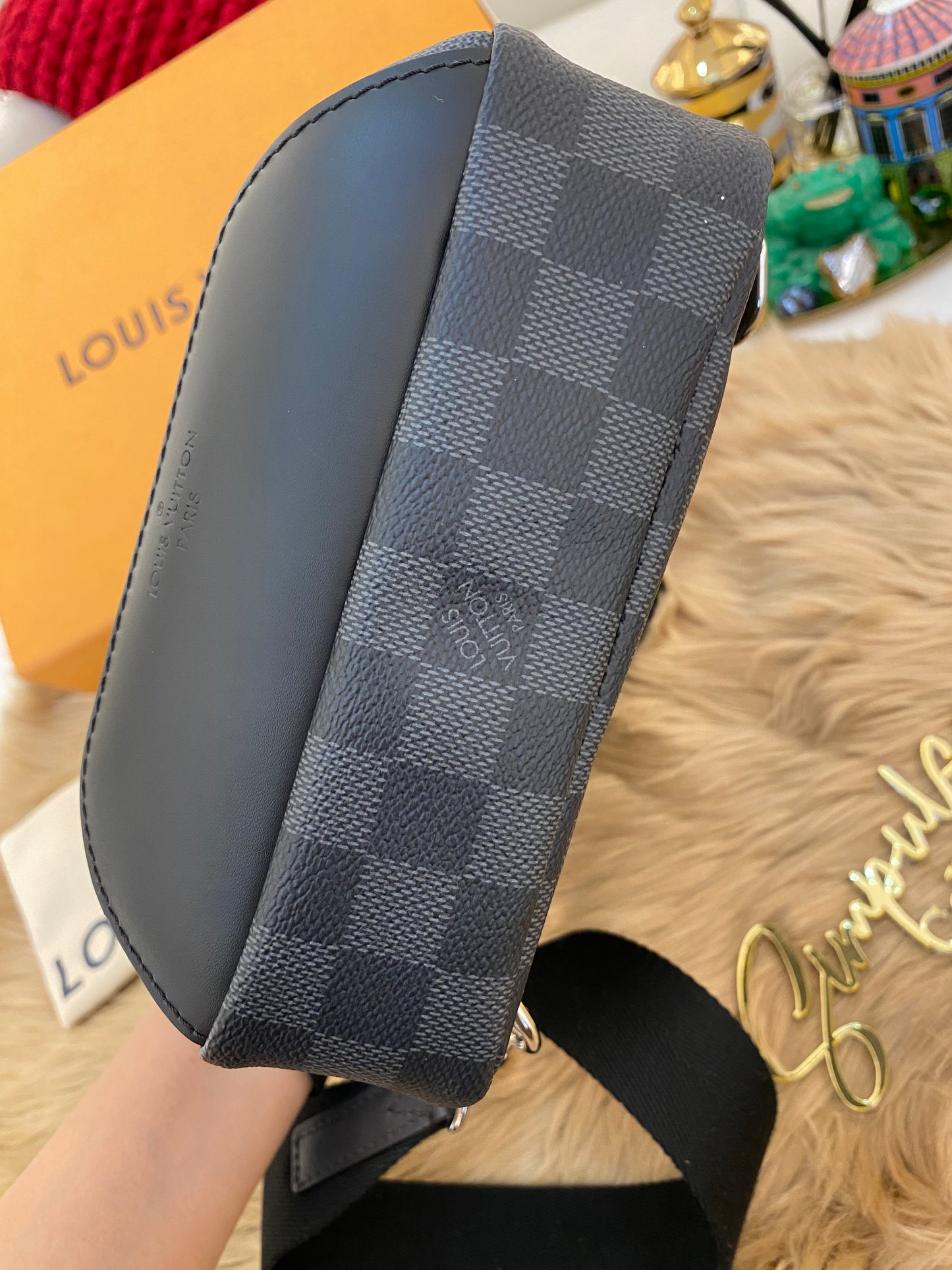 L V Damier Graphite Avenue