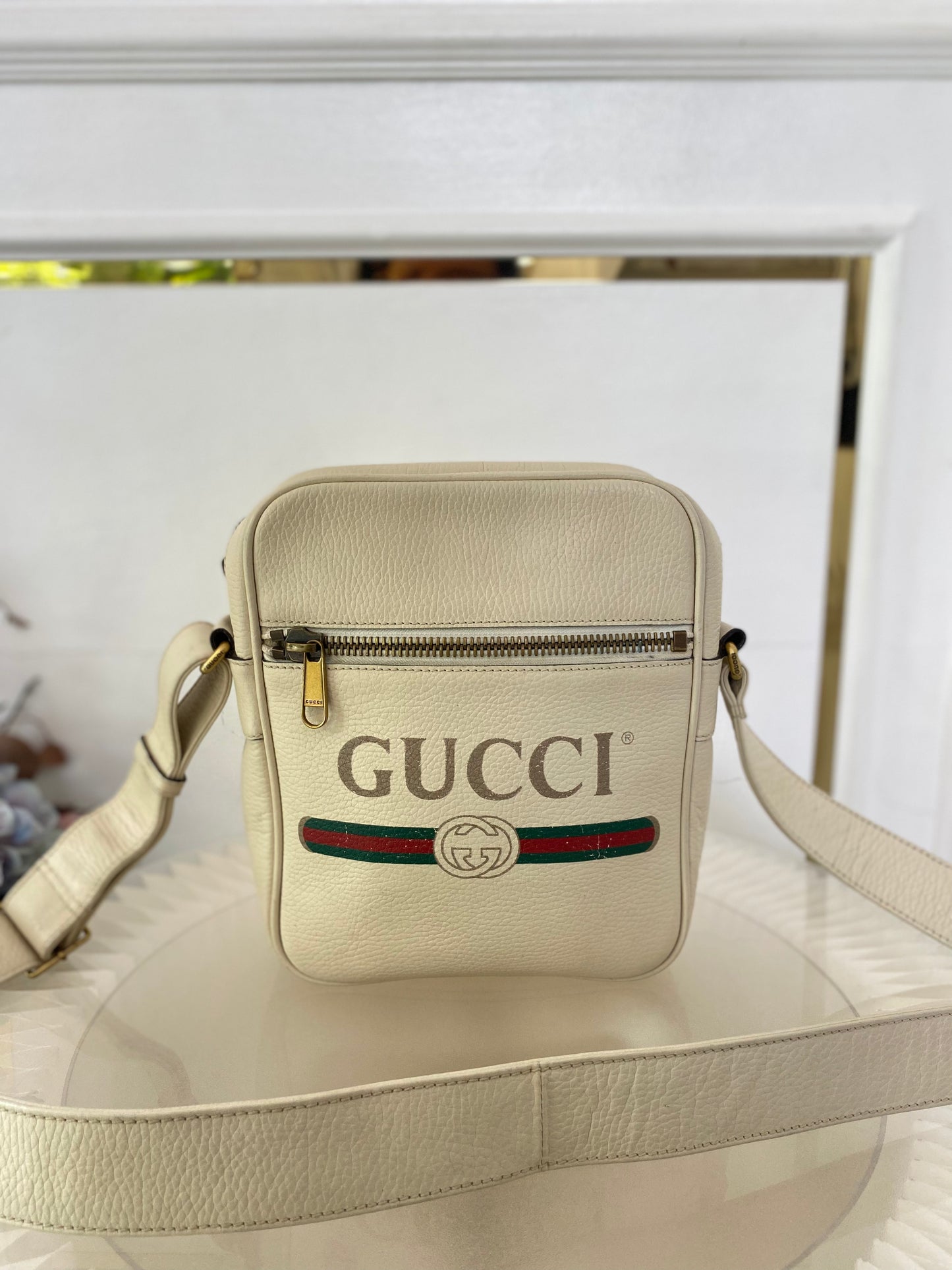GUCCI White Grained Calfskin LOGO Messenger Bag