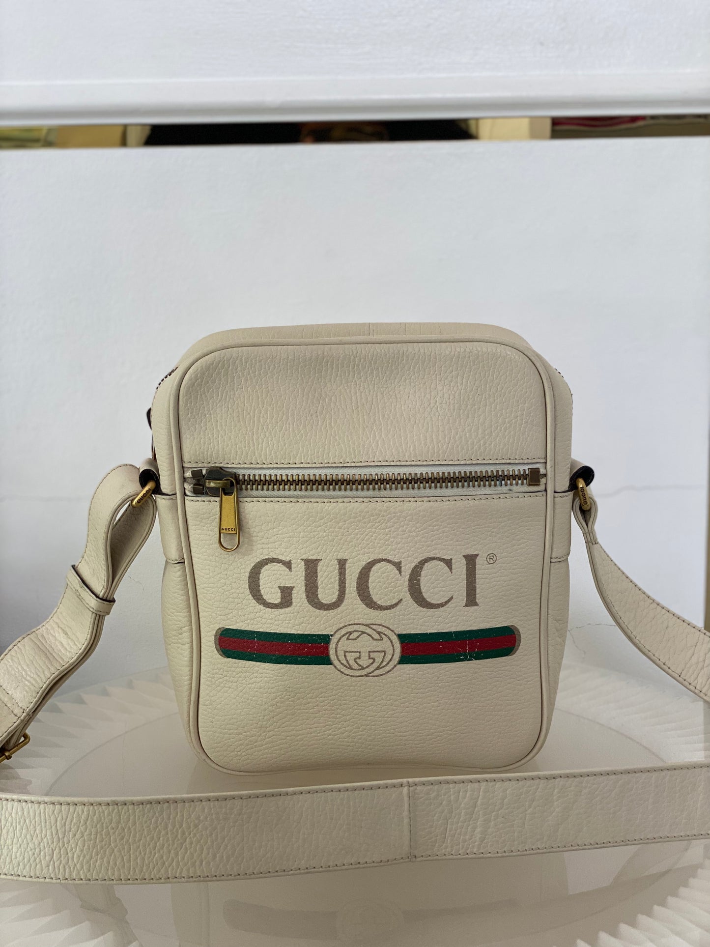 GUCCI White Grained Calfskin LOGO Messenger Bag