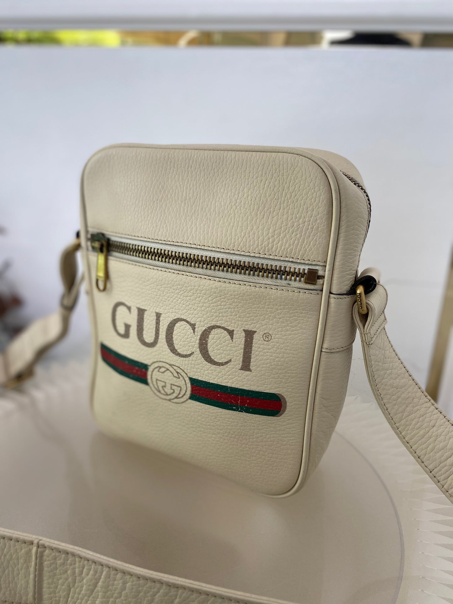 GUCCI White Grained Calfskin LOGO Messenger Bag