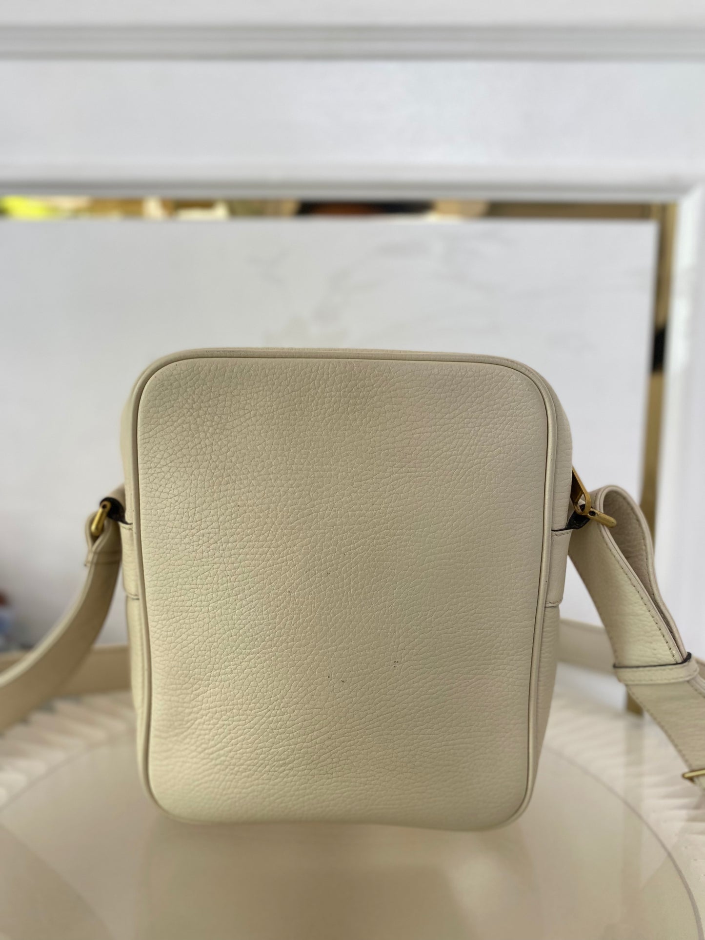 GUCCI White Grained Calfskin LOGO Messenger Bag