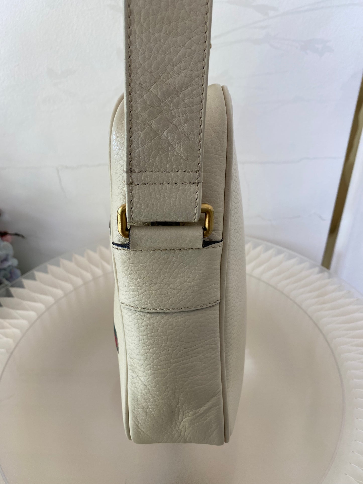 GUCCI White Grained Calfskin LOGO Messenger Bag