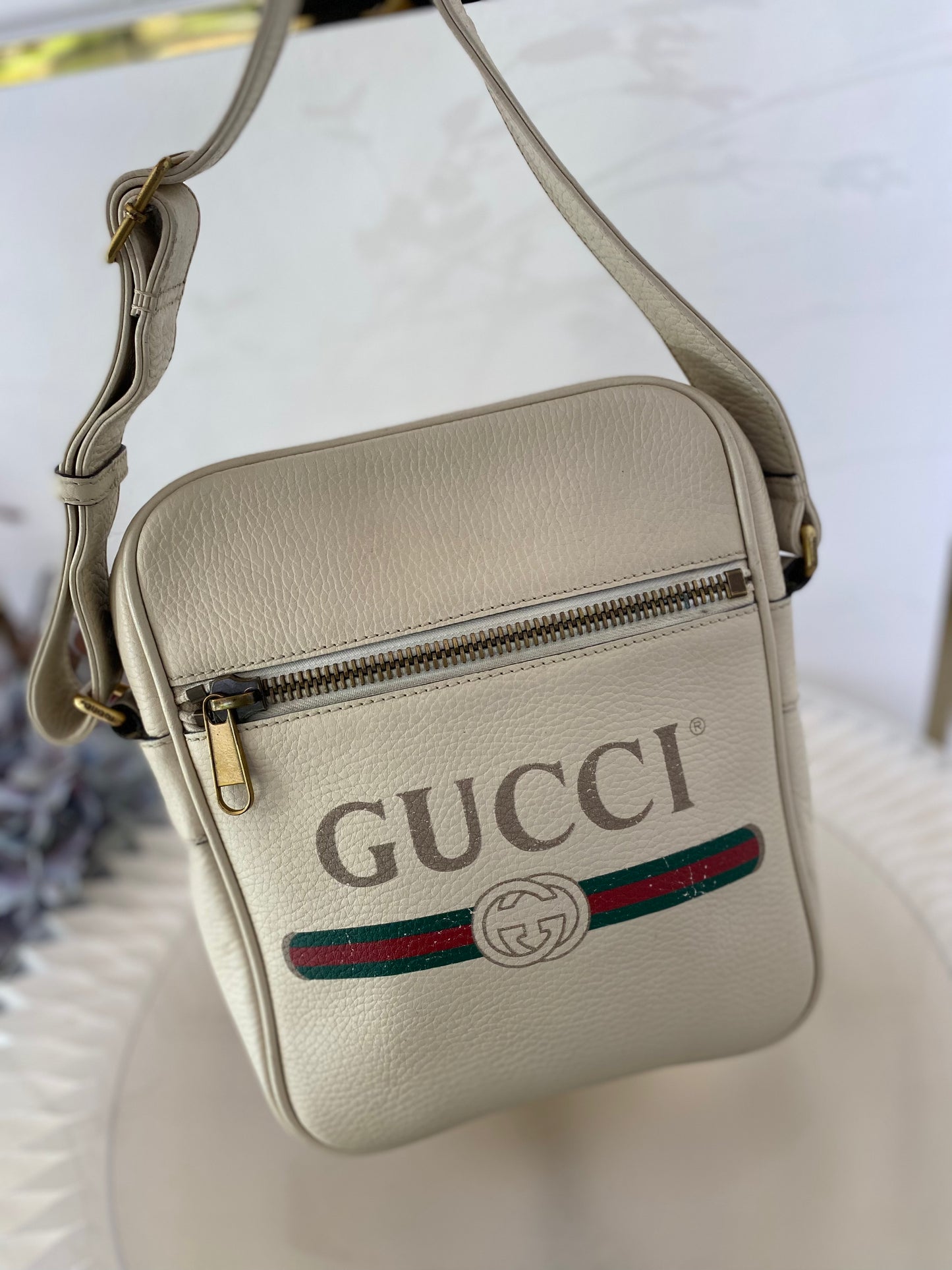 GUCCI White Grained Calfskin LOGO Messenger Bag