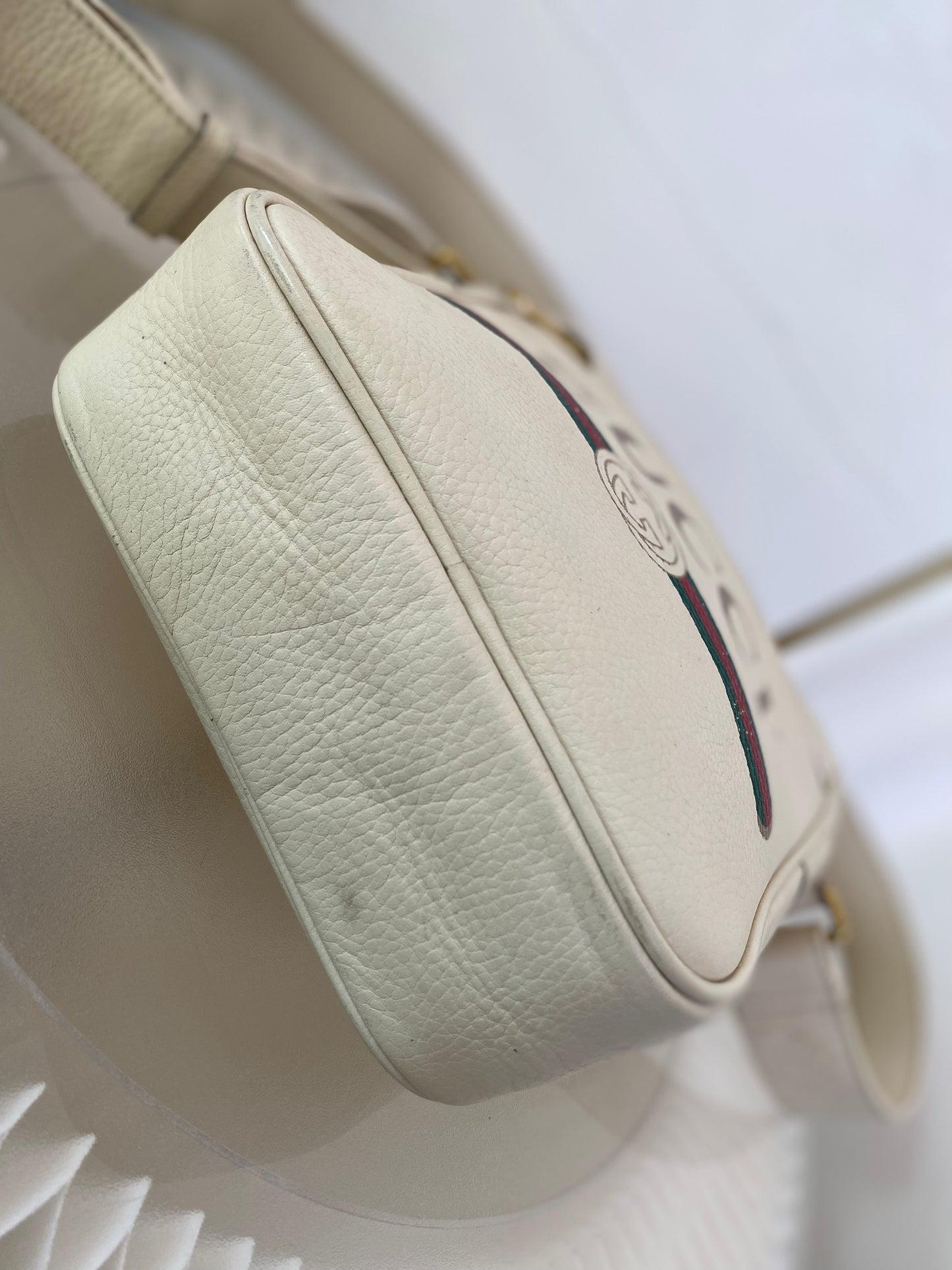 GUCCI White Grained Calfskin LOGO Messenger Bag