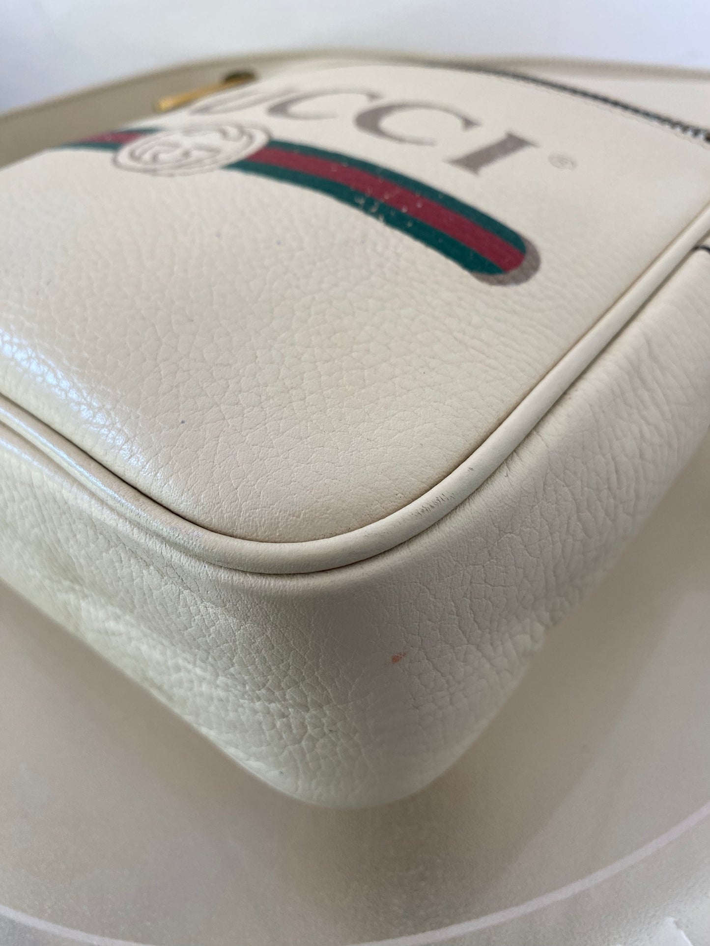 GUCCI White Grained Calfskin LOGO Messenger Bag