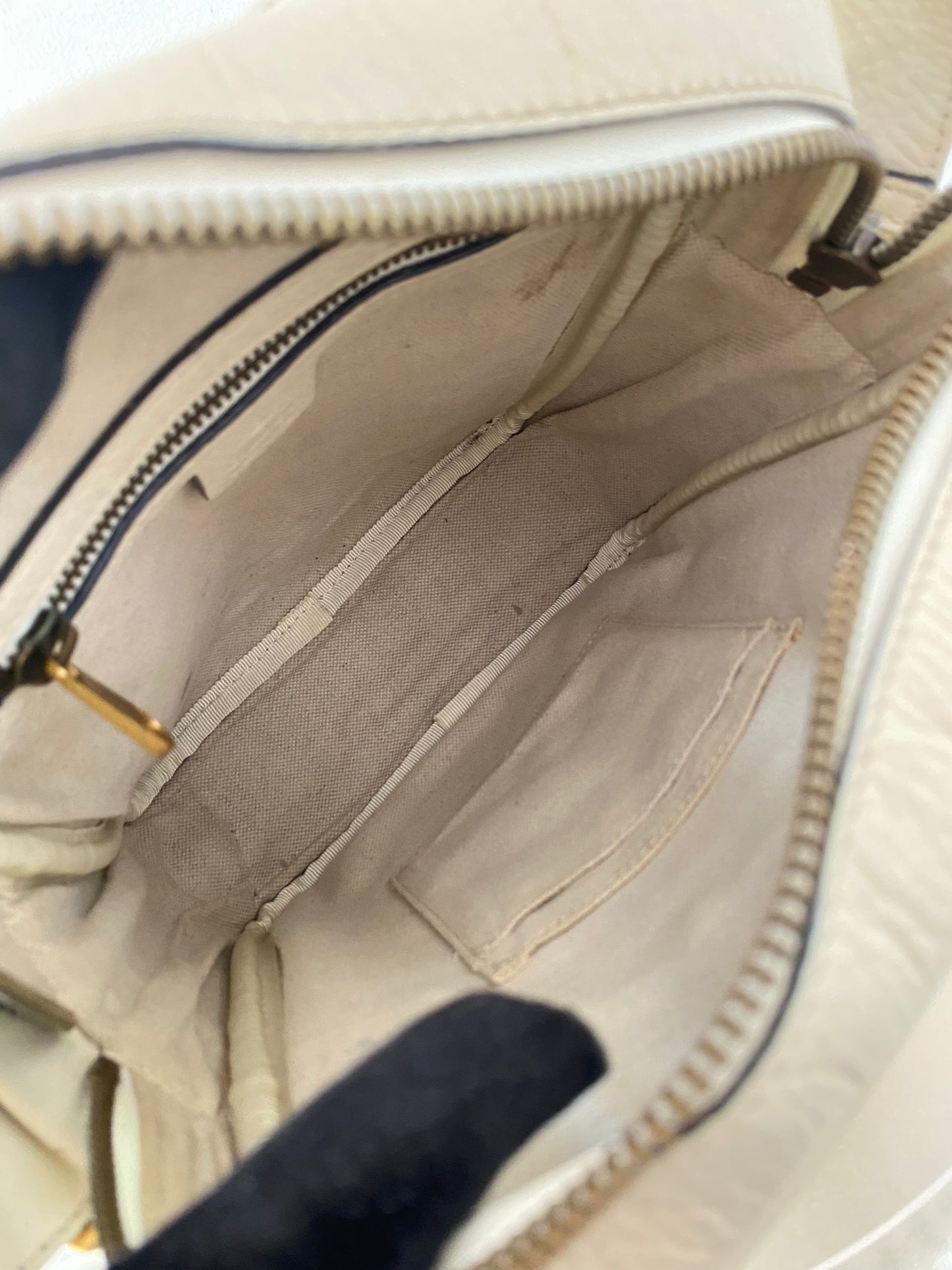 GUCCI White Grained Calfskin LOGO Messenger Bag
