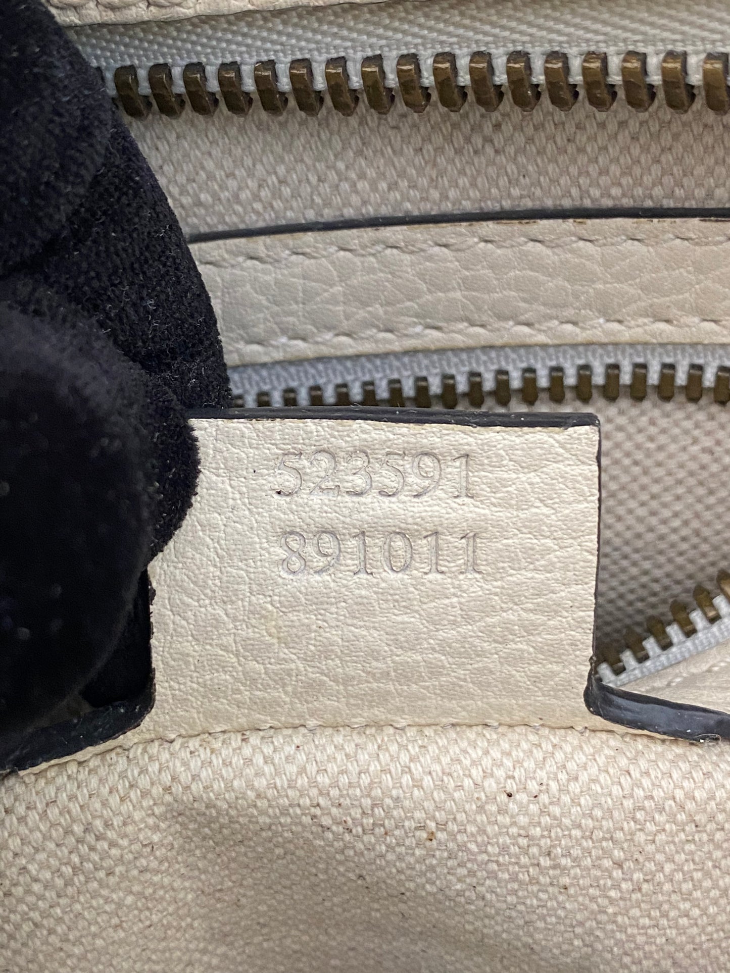 GUCCI White Grained Calfskin LOGO Messenger Bag