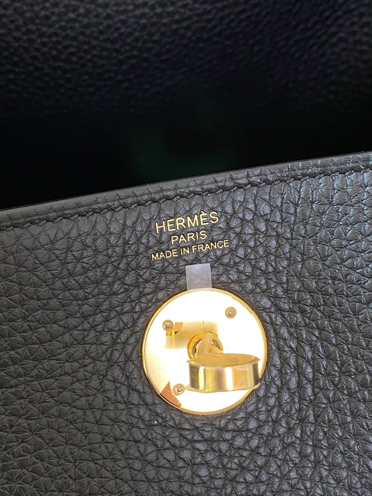 Hermes Lindy 26 Taurillon Clemence 89 Noir GHW