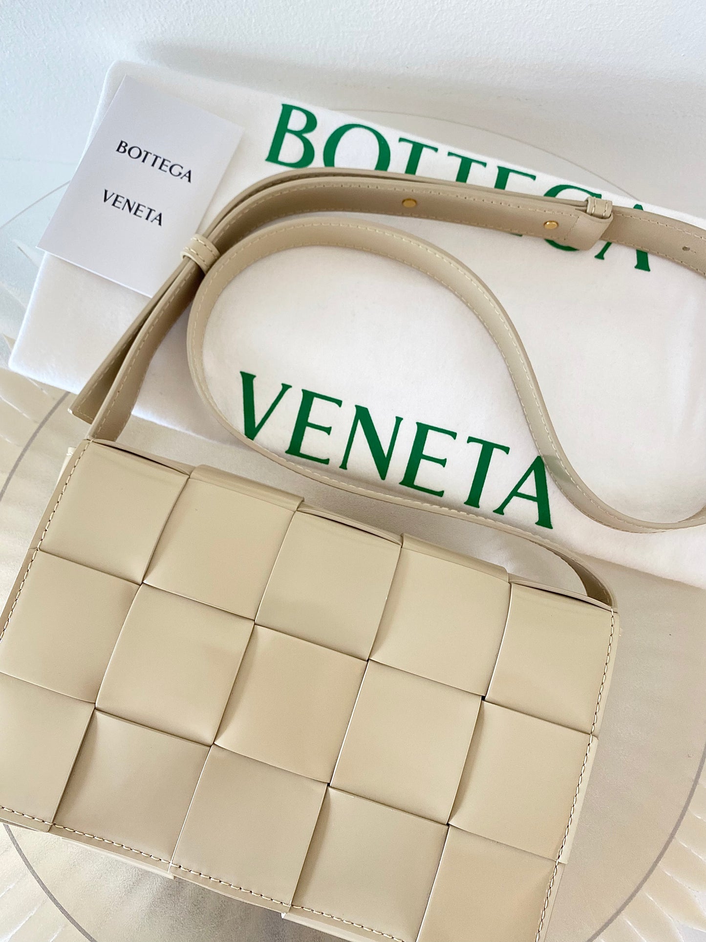 BOTTEGA VENETA Cassette Beige in Leather Bag