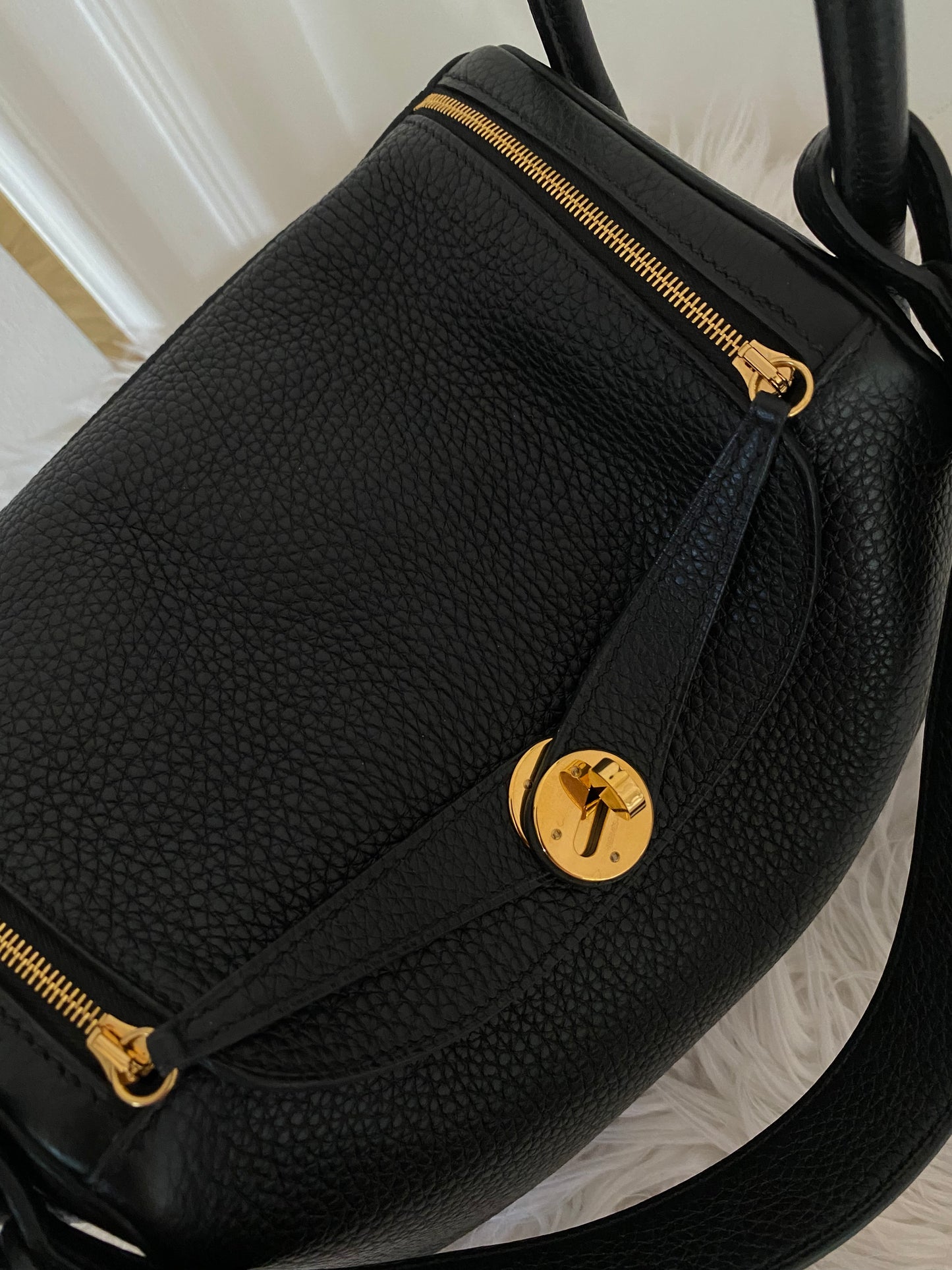 Hermes Lindy 26 Black GHW
