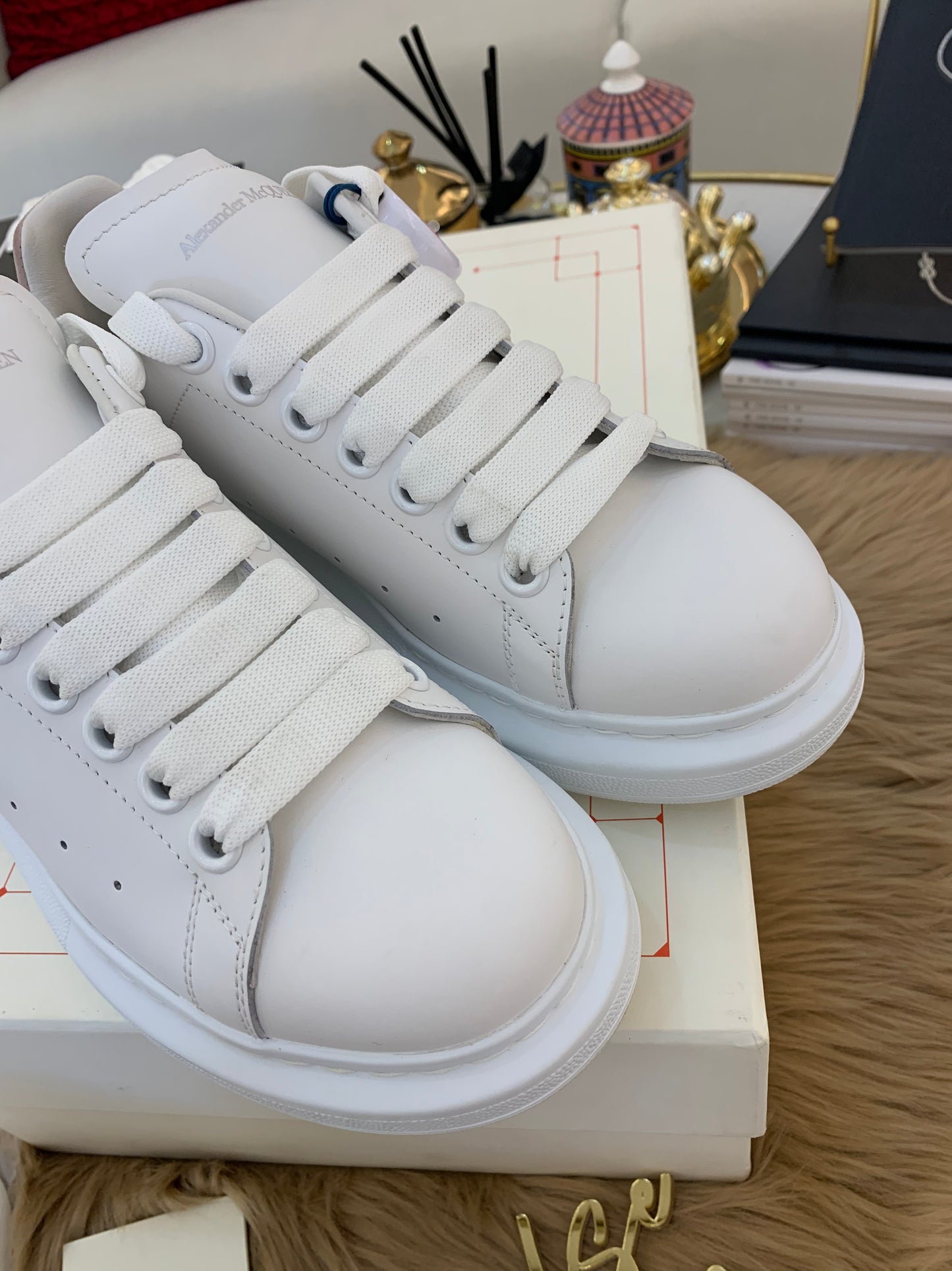 AM OVERSIZED SNEAKERS