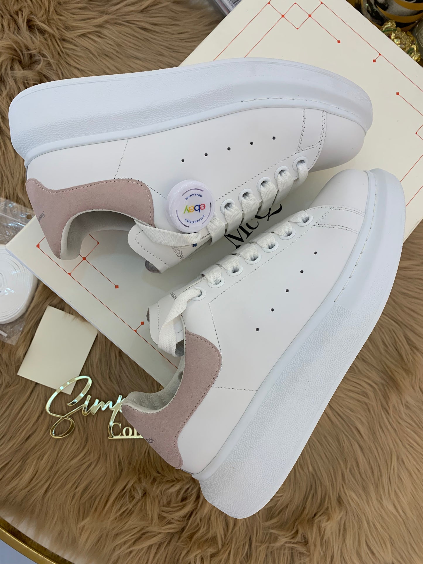 AM OVERSIZED SNEAKERS