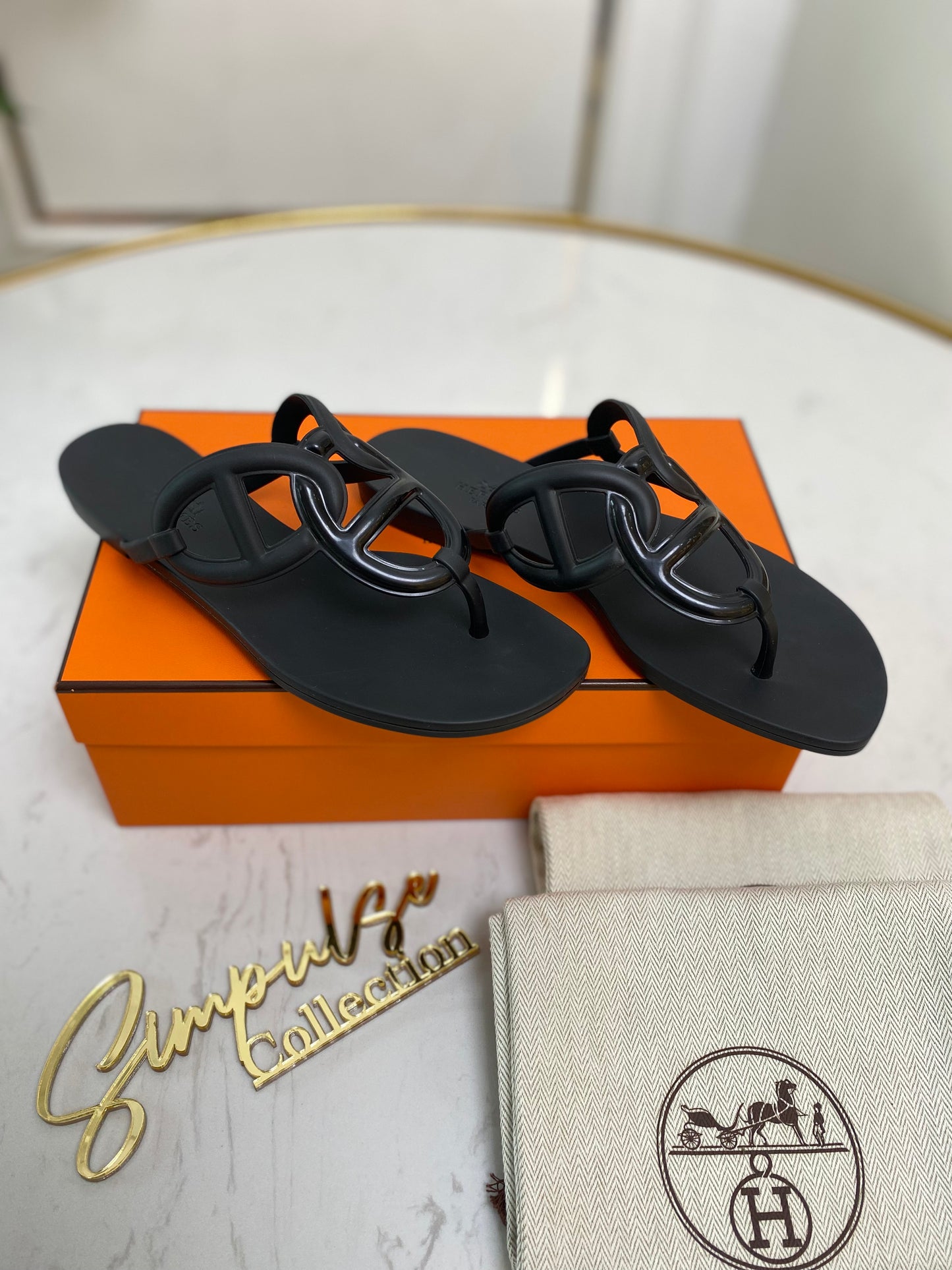 H EGERIE SANDALS