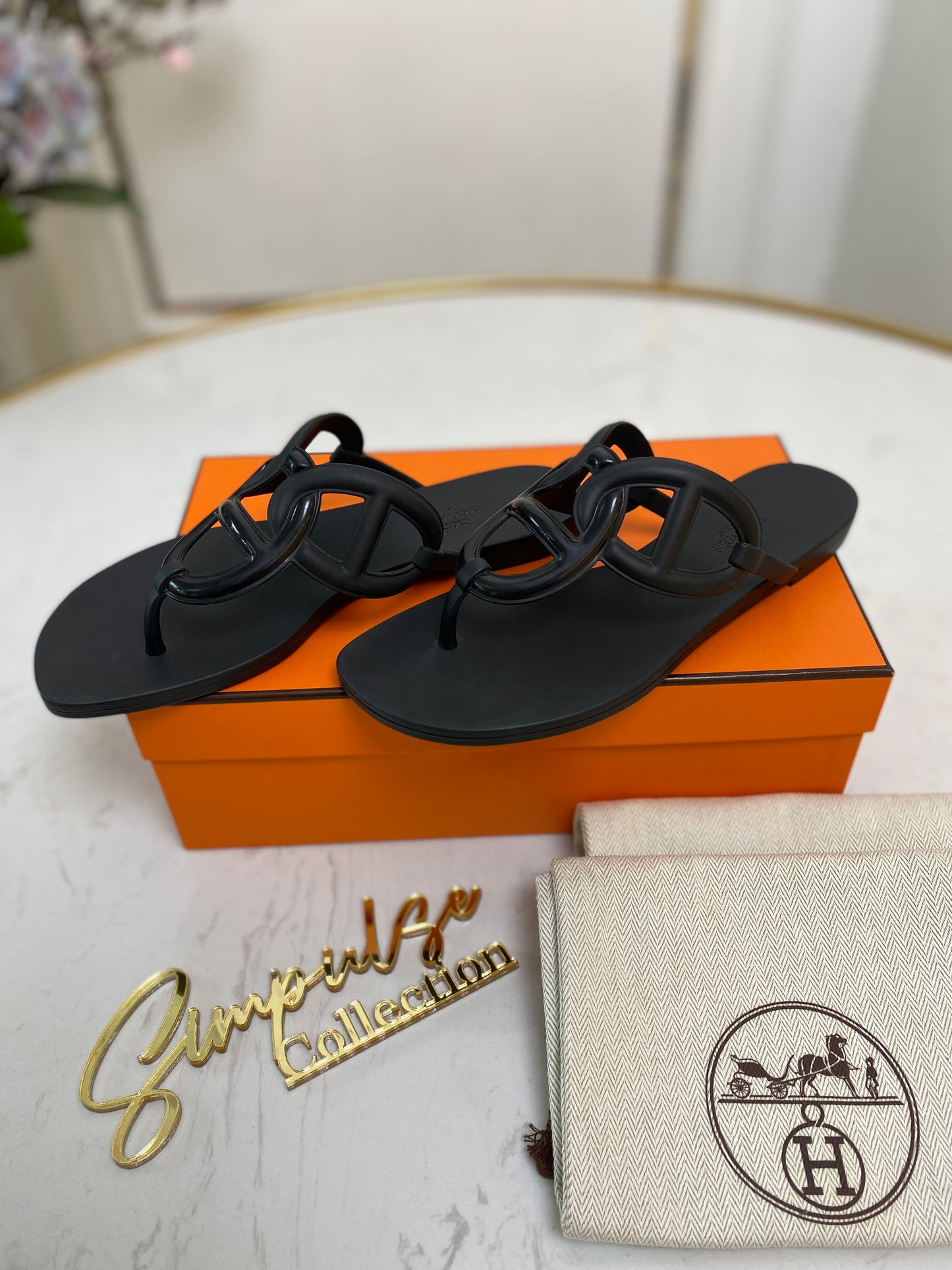 H EGERIE SANDALS