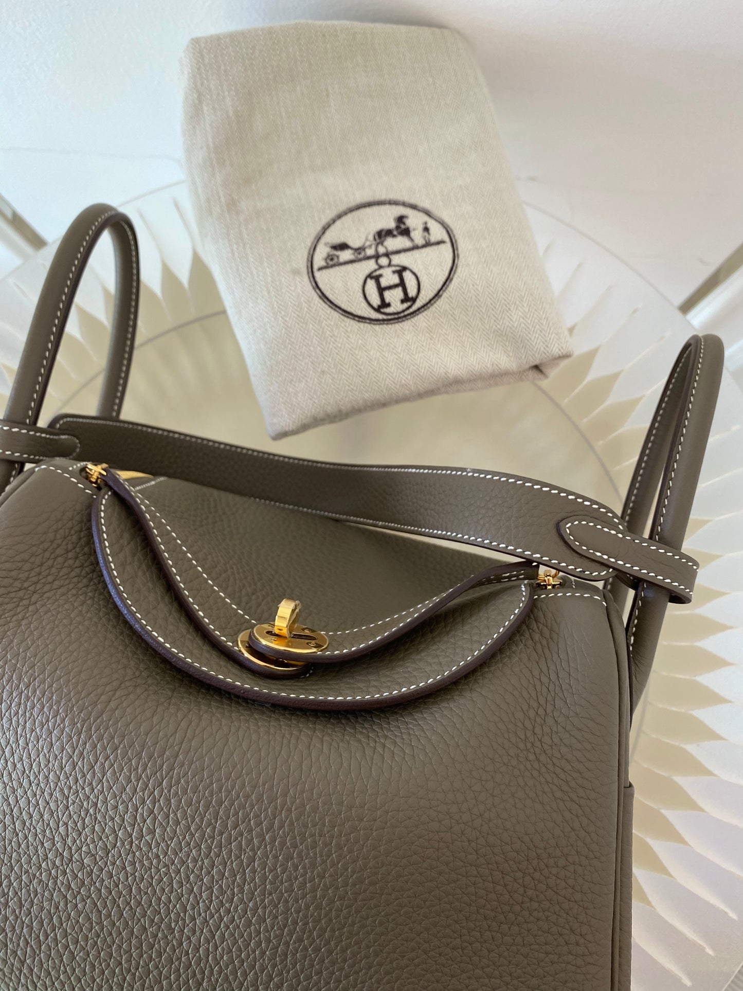 HERMES Lindy 26 Etoupe GHW