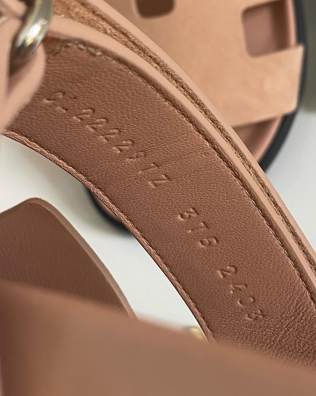 H Chypre Pink Nude Suede