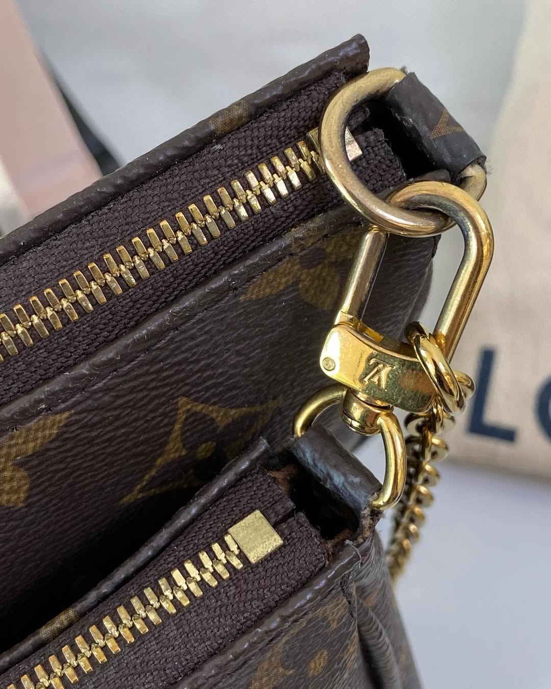 L V Multi pochette Monogram Army Green Strap