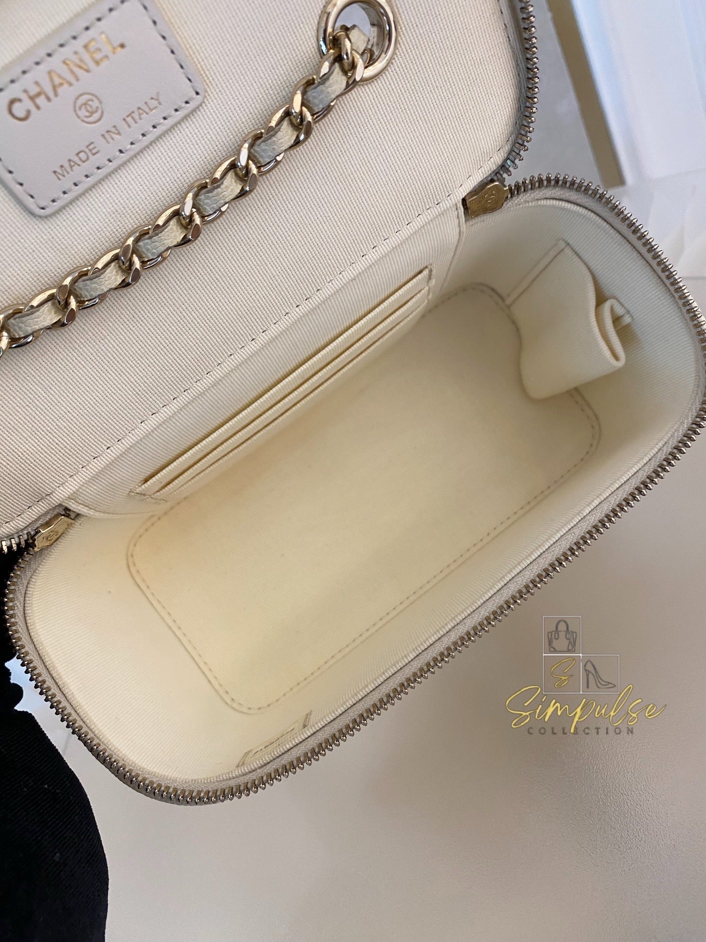 Chanel Vanity Off White Caviar