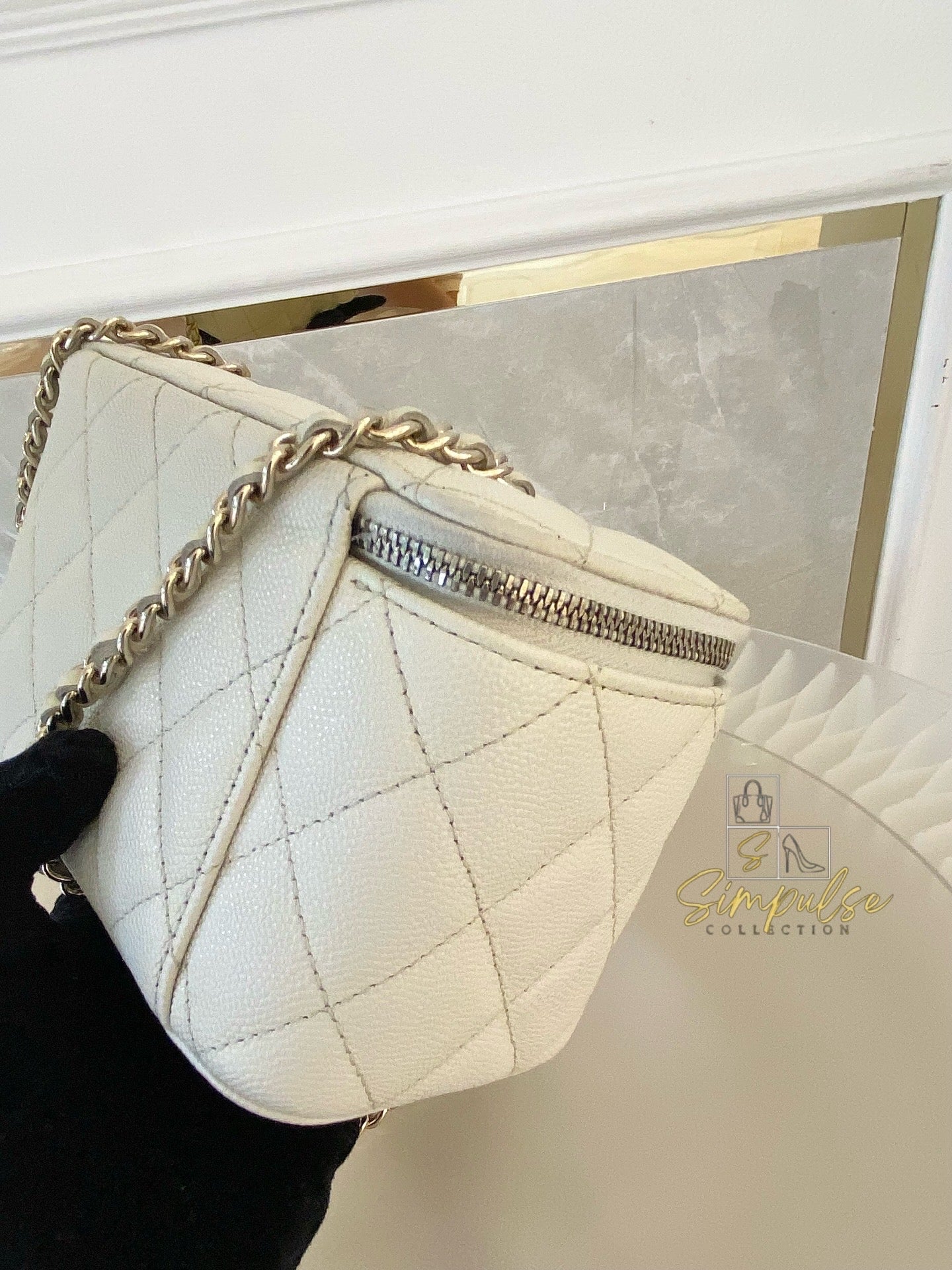 Chanel Vanity Off White Caviar