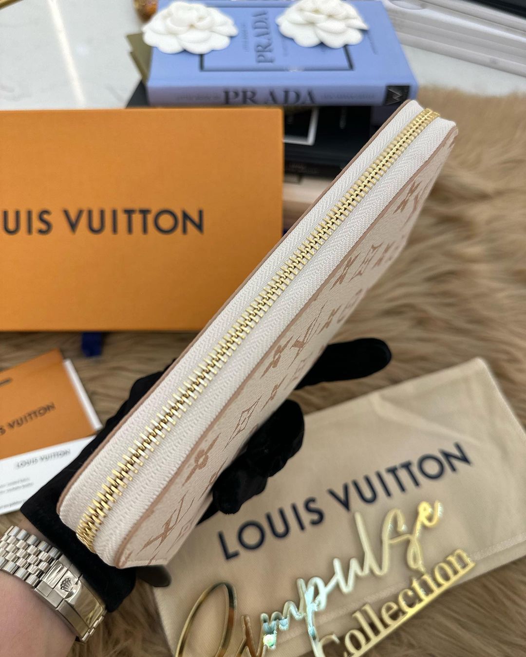 L V Long Wallet White