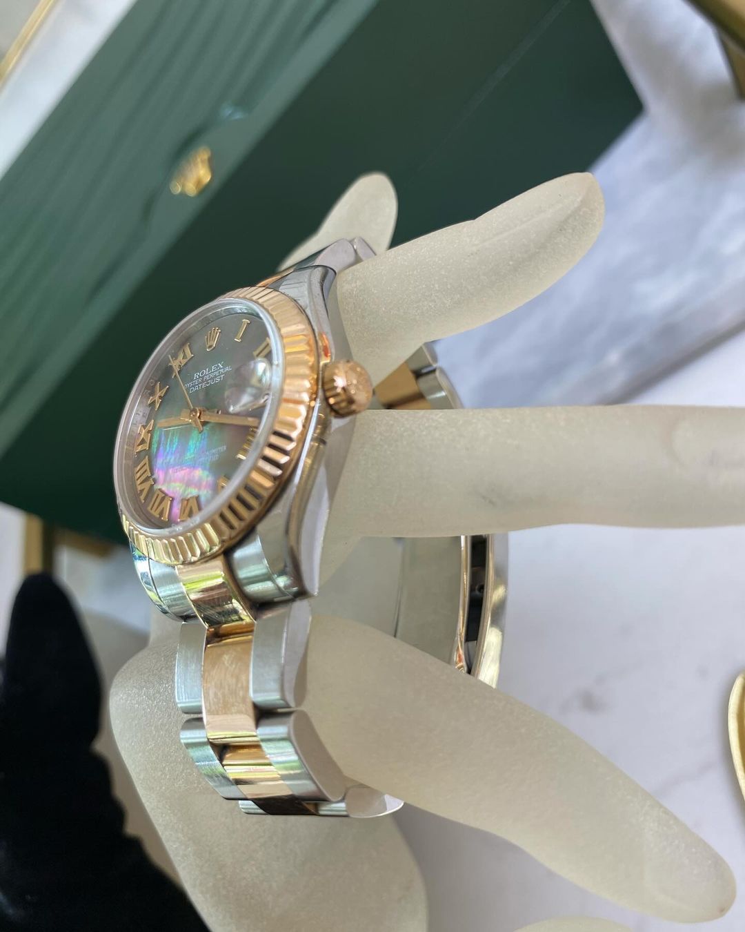 R Datejust Two Toned 18k Rosegold/SS Black Tahitian Mother of Pearl Face