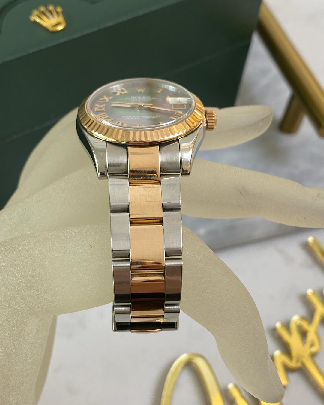 R Datejust Two Toned 18k Rosegold/SS Black Tahitian Mother of Pearl Face